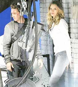 Rosie Huntington-Whiteley: ngôi sao được chờ đợi của năm