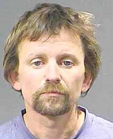 Vào tù vì bắn xe mình