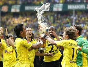 CLB Borussia Dortmund tiếp tục "dòng máu trẻ"