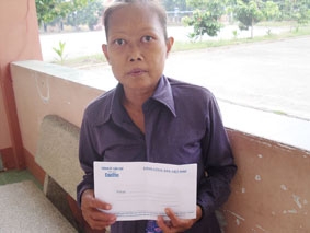 Trao tiền từ thiện