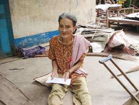 Trao tiền từ thiện