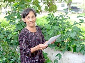 Trao tiền từ thiện