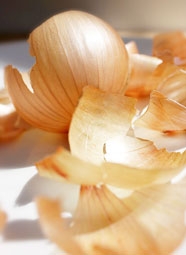 Đừng vội bỏ vỏ củ hành