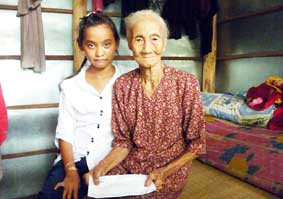 Trao tiền từ thiện