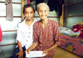 Trao tiền từ thiện