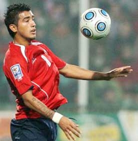 "Chiến binh" đa năng Vidal được săn đón