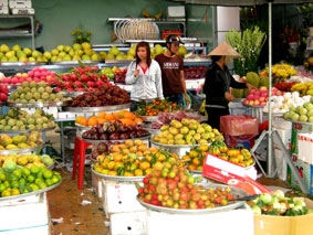 Hàng Việt Nam chiếm ưu thế tại chợ truyền thống