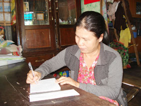 Trao tiền từ thiện