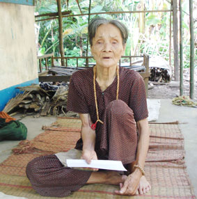 Trao tiền từ thiện