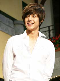 Kim Hyun Joong : "Hoàng tử" mới của "Làn sóng Hàn"