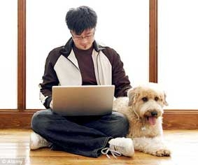 Máy tính soán chỗ 
chó cưng