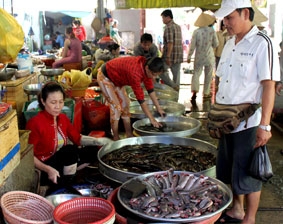 Giá thực phẩm tươi sống giảm nhẹ