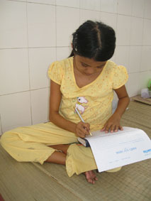 Trao tiền từ thiện