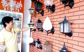 Sử dụng đèn tiết kiệm điện, thân thiện với môi trường