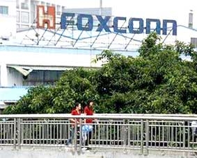 Foxconn 
thay thế công nhân bằng robot