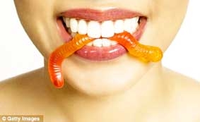 Ăn giun để trị bệnh ?