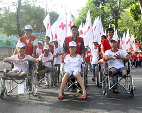 Hàng chục ngàn người tham gia đi bộ đồng hành vì nạn nhân chất độc da cam