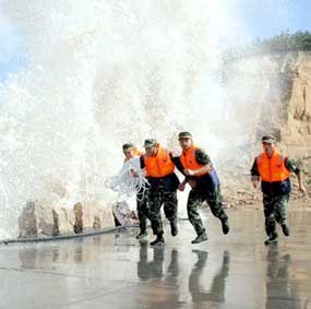 Bão Muifa quét qua Thượng Hải