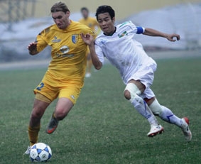 Người tiếp tục khó, kẻ gặp thời