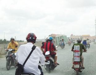 Khó khăn nguồn vốn, thi công cầm chừng