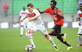 Chiếc ghế HLV trưởng của Kombouare lung lay