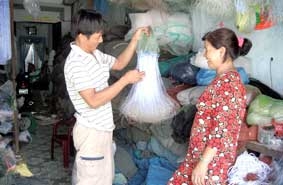 Khởi động sản xuất, kinh doanh mùa lũ