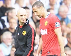 “Quỷ đỏ” tổn thất hàng thủ