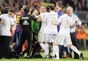 Bóng đen tài chính bao phủ bóng đá Tây Ban Nha