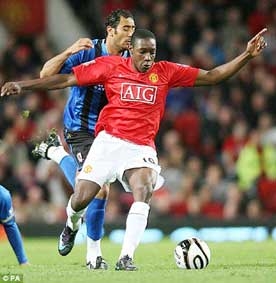 "Con thuyền chao đảo" đi vào tâm bão