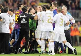 Bóng đen tài chính bao phủ bóng đá Tây Ban Nha