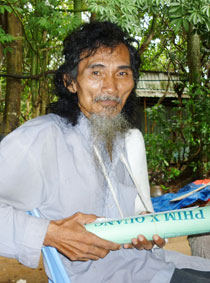 Trao tiền từ thiện