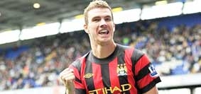 Tiền đạo Dzeko - tay săn bàn sắc sảo