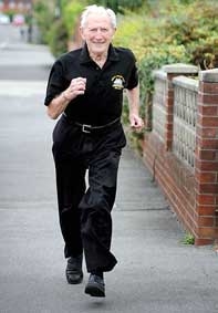 90 tuổi vẫn lén vợ chạy marathon