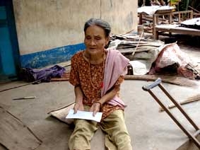 Trao tiền từ thiện