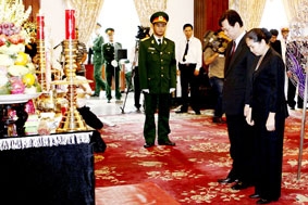 Thủ tướng Nguyễn Tấn Dũng viếng đồng chí Võ Chí Công
