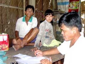 Trao tiền từ thiện