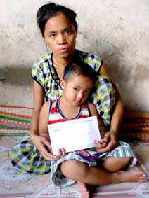 Trao tiền từ thiện