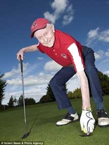 Tay golf 100 tuổi