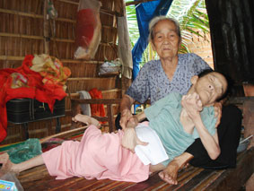 Trao tiền từ thiện