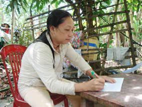 Trao tiền từ thiện