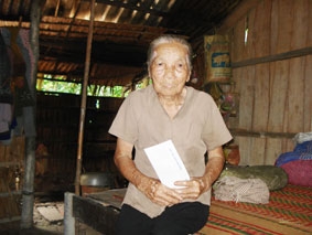 Trao tiền từ thiện