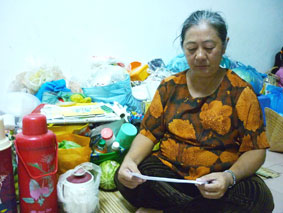 Trao tiền từ thiện