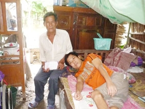 Trao tiền từ thiện