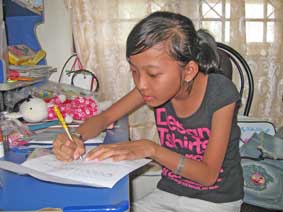 Trao tiền từ thiện