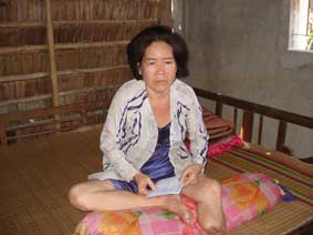 Trao tiền từ thiện