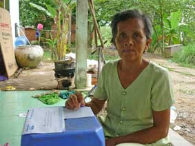 Trao tiền từ thiện