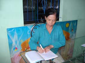 Trao tiền từ thiện