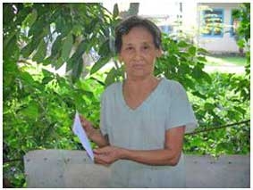 Trao tiền từ thiện