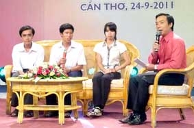 Trao học bổng "Tiếp sức đến trường" cho 180 tân sinh viên