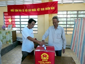 Dân chủ bầu chọn những người tâm huyết, vì dân